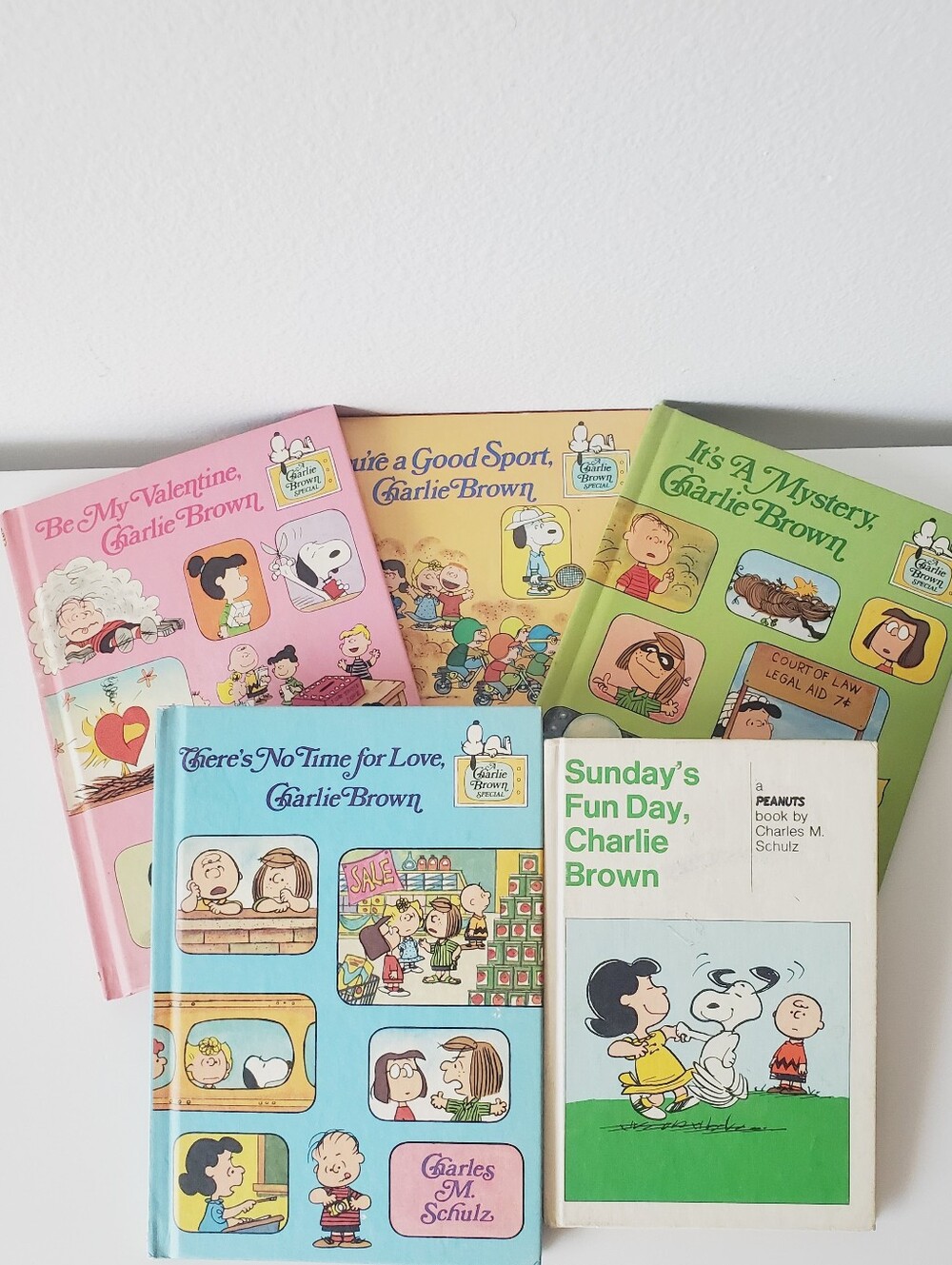 Lot of 5 Charlie Brown Peanuts Comic Books